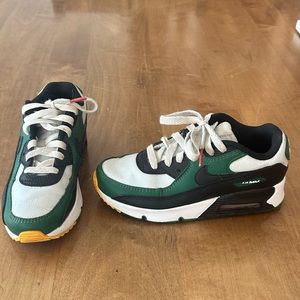Nike Kids Air Max Sneaker White/Black/Green, size youth 2